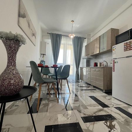 Family Apartment Near Palas Mall Iasi Buitenkant foto