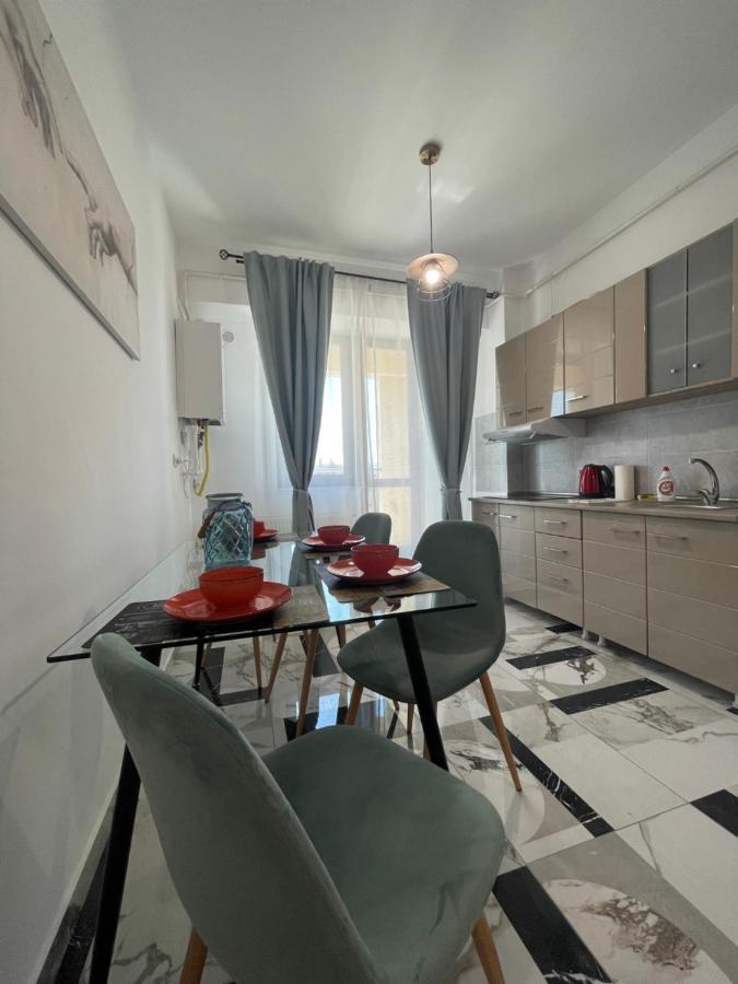 Family Apartment Near Palas Mall Iasi Buitenkant foto